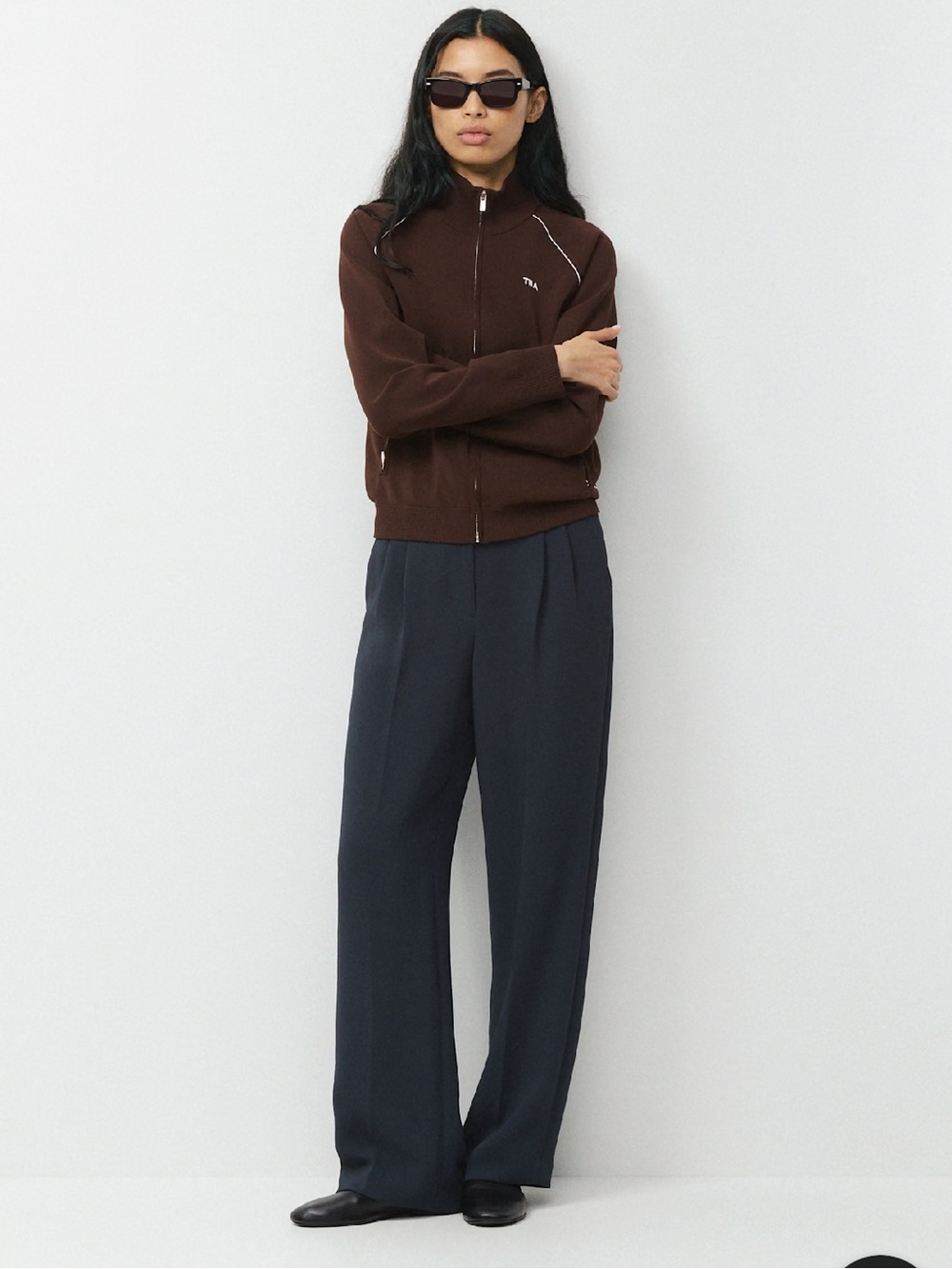 NWT Aritzia Effortless Pants Curve Fit Crepette Size 12 Black Noir